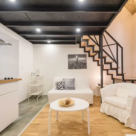 Akacfa Street Apartment